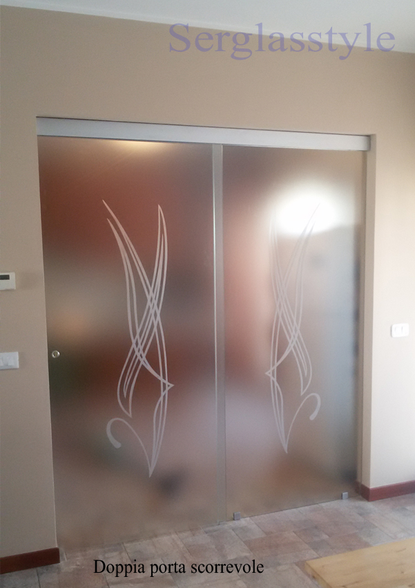 doppia porta scorrevole serglasstyle porte in vetro cristalli scorrevoli acidate con disegni satinate roma milano venezia