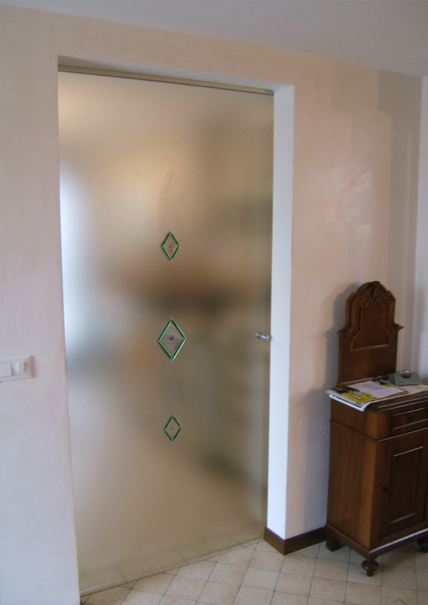 porta in vetro con formelle lavorate porta vetro vetro per porta porta legno serramenti ristrutturazione incentivo prezzi costi preventivi