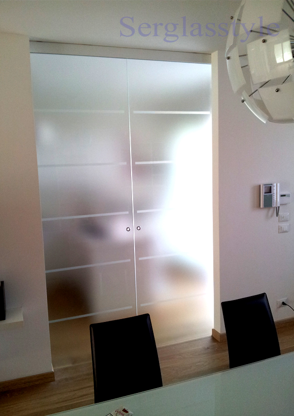 porte sabbiate su vetro satinato temeprate scorrevoli esterne interne scrigno eclisse cristalli porte vetri vetrate serglas com arredo arredare arredamento