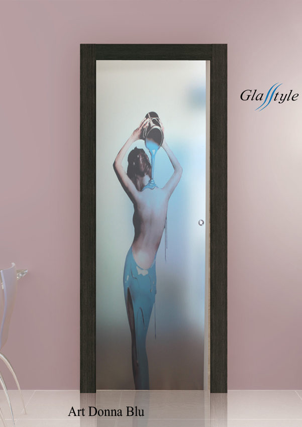 donna blu cristallo porta scorrevole esterna in vetro satinato sabbiato lavorato decorato immagine su vetro stampa su vetro veneto venezia mestre lazio roma milano verona vicenza in vetro antisfondamento realizzati su misura arredare arredo casa hotel