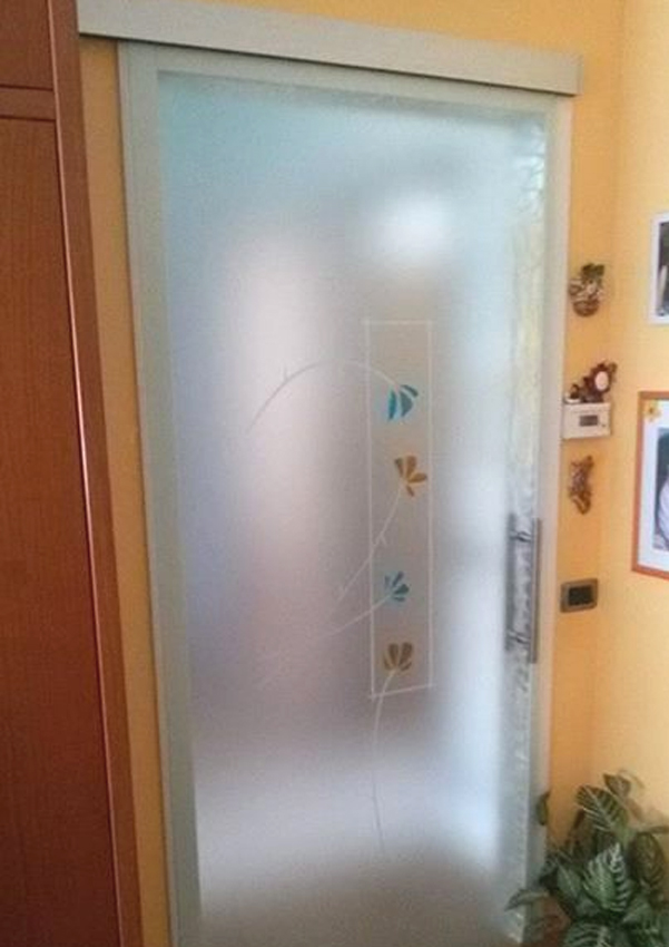 porta scorrevole salotto cucina in vetro cristallo temperato acidato veletta alluminio scrigno eclisse vetreria vetro